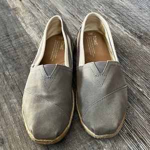 TOMS Slip on - size 7